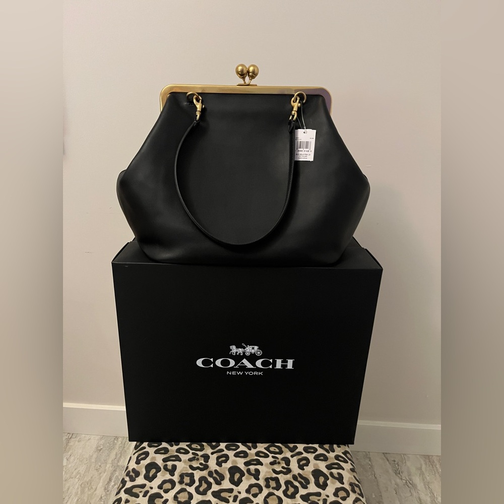 ⭐️SOLD⭐️ COACH KISSLOCK *NEW* BLACK WITH BOX